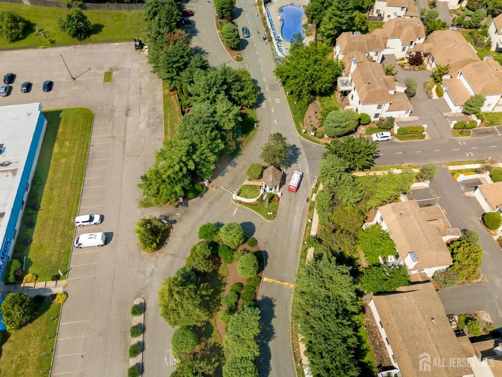 124 Park Gate Drive Edison, NJ 08820