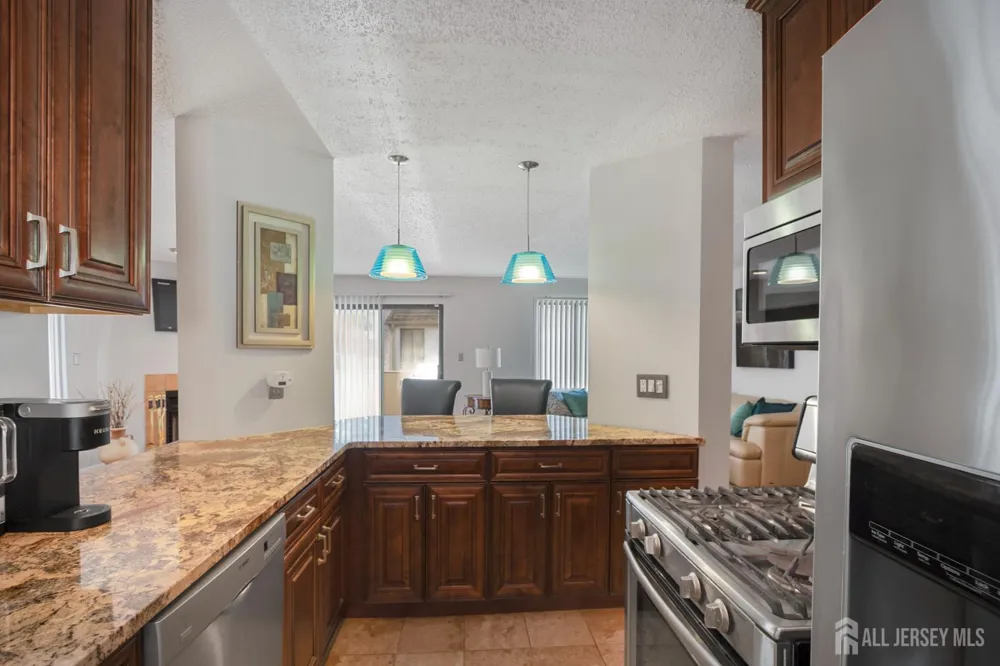 124 Park Gate Drive Edison, NJ 08820
