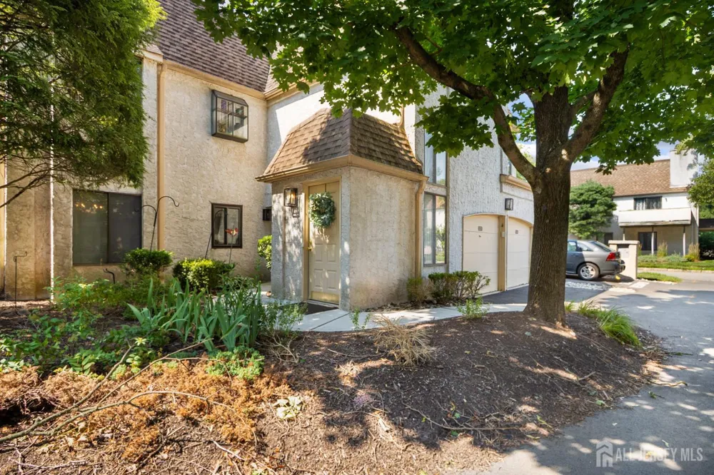 124 Park Gate Drive Edison, NJ 08820