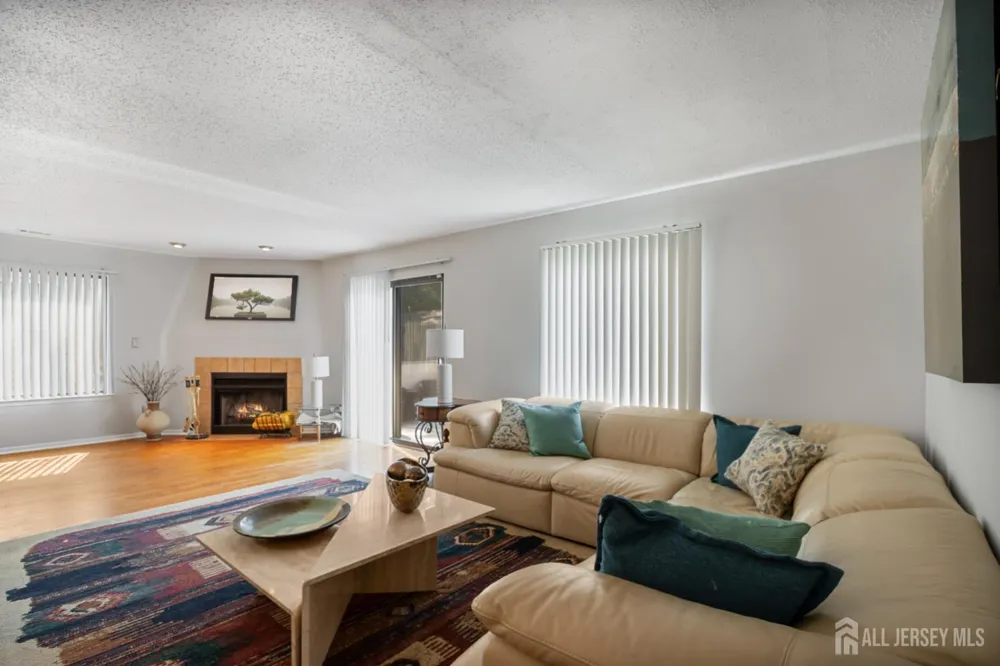 124 Park Gate Drive Edison, NJ 08820
