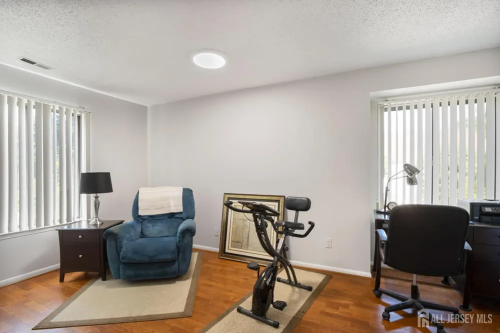 124 Park Gate Drive Edison, NJ 08820
