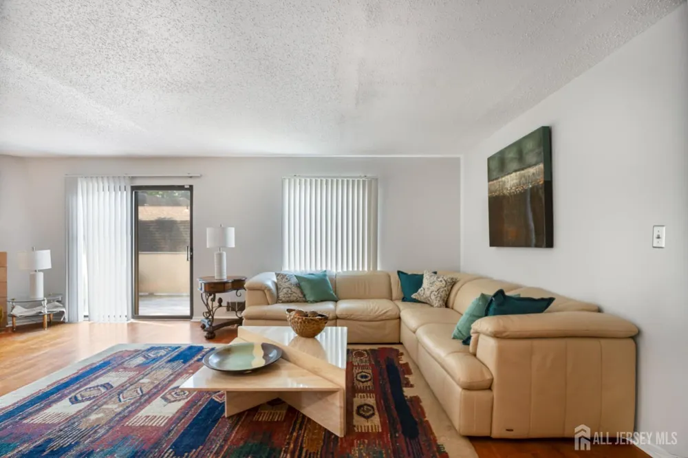 124 Park Gate Drive Edison, NJ 08820
