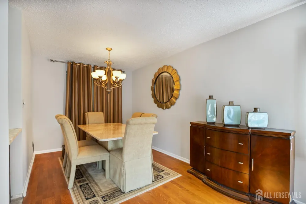 124 Park Gate Drive Edison, NJ 08820