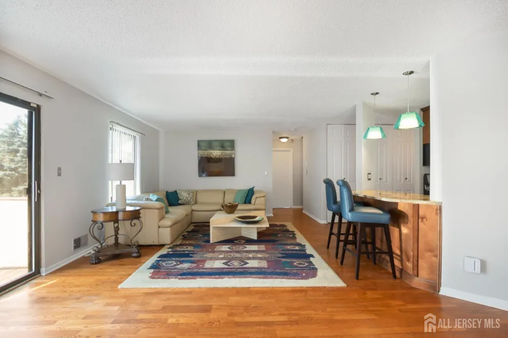 124 Park Gate Drive Edison, NJ 08820