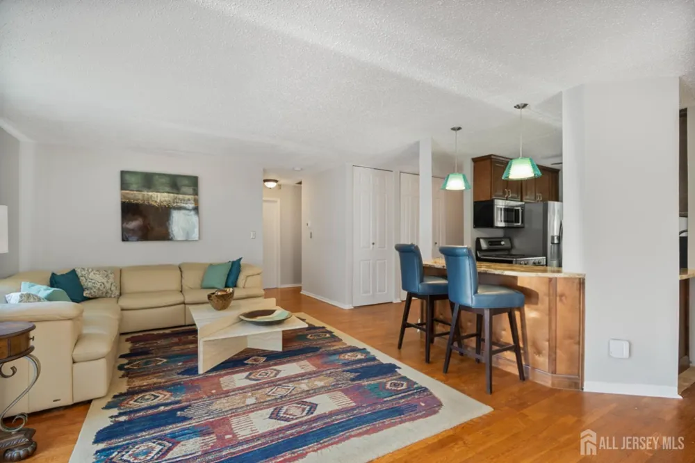 124 Park Gate Drive Edison, NJ 08820