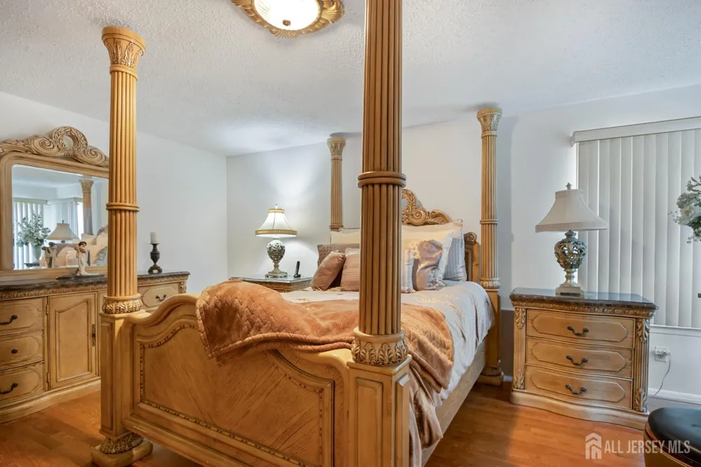 124 Park Gate Drive Edison, NJ 08820