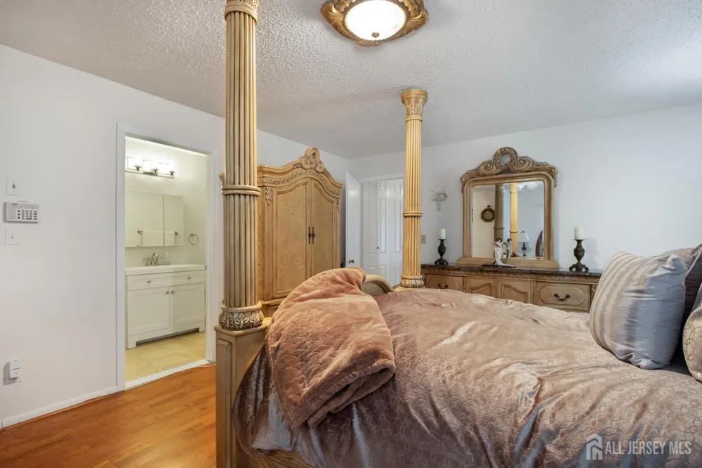 124 Park Gate Drive Edison, NJ 08820