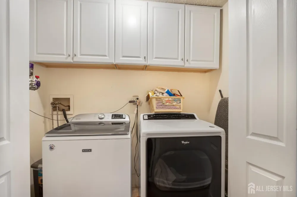 124 Park Gate Drive Edison, NJ 08820