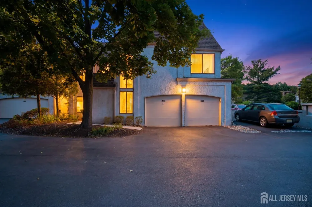 124 Park Gate Drive Edison, NJ 08820