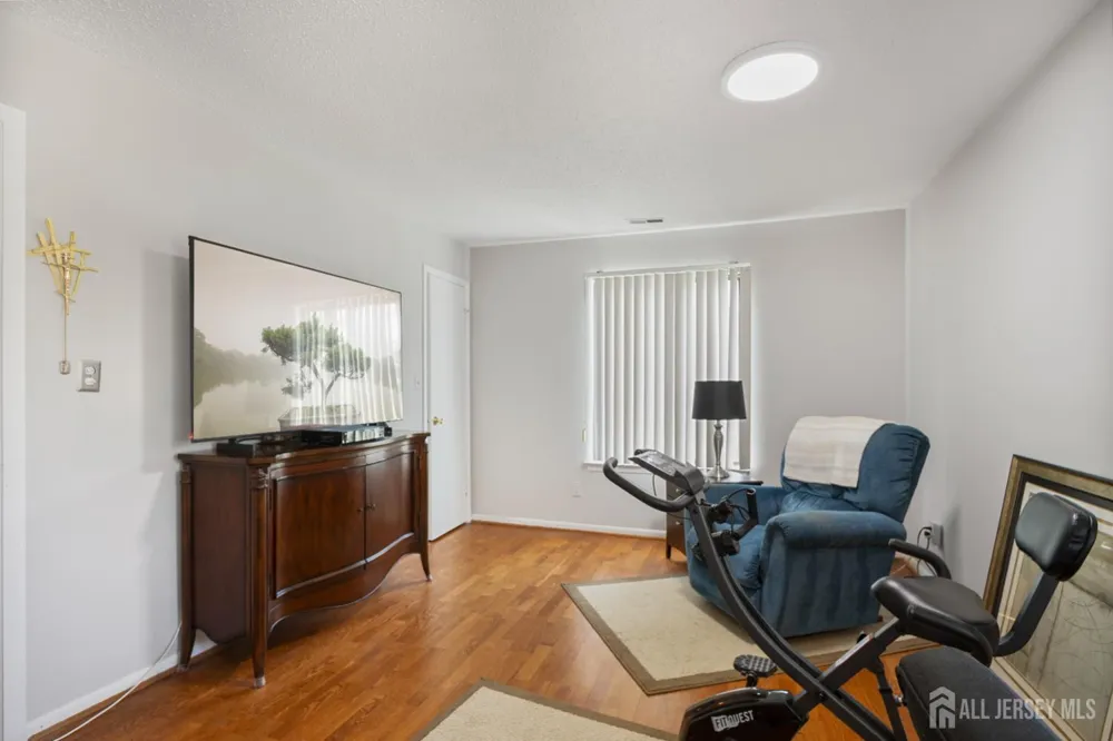 124 Park Gate Drive Edison, NJ 08820