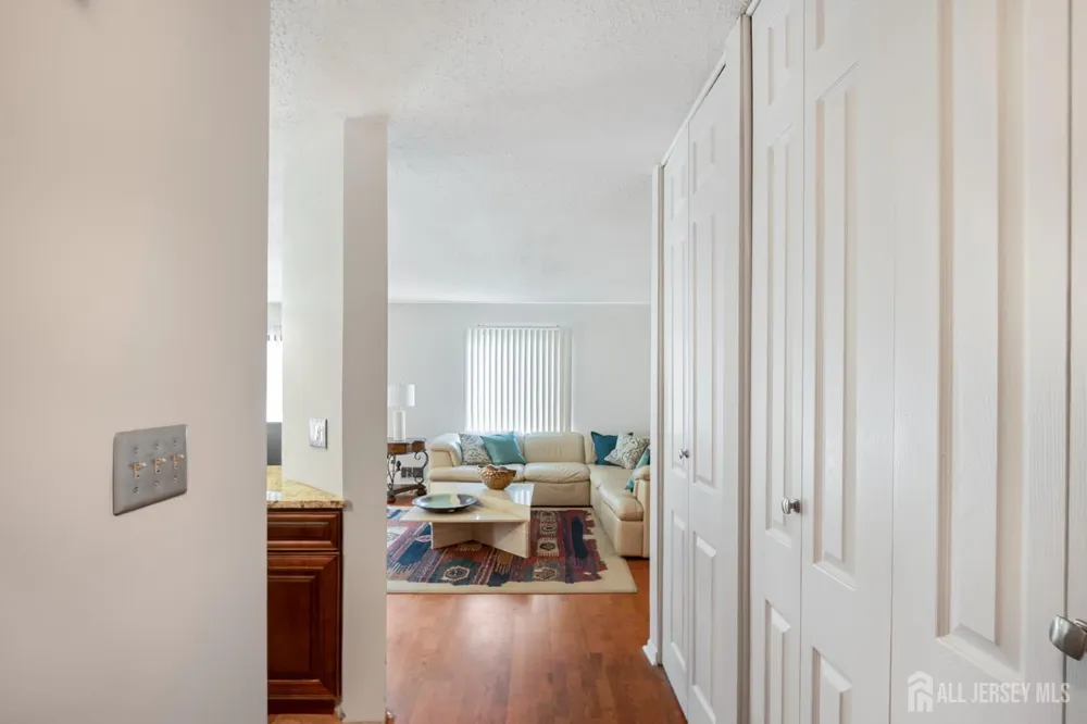 124 Park Gate Drive Edison, NJ 08820