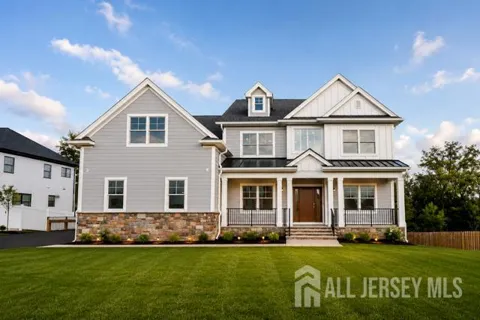 11 Scarlet Drive