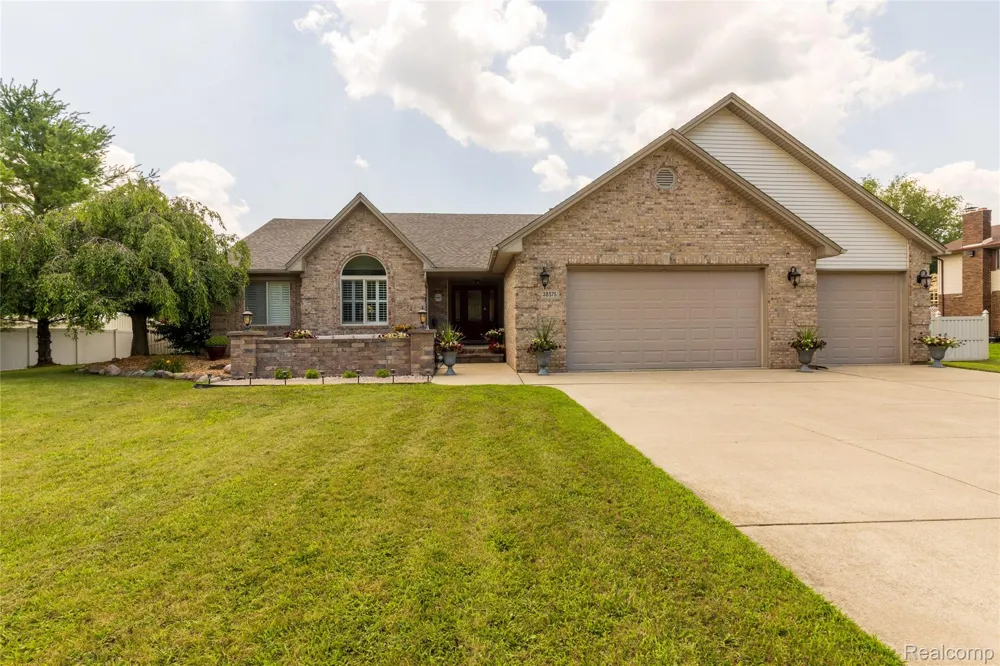 38575 Barth Street Romulus City, MI 48174