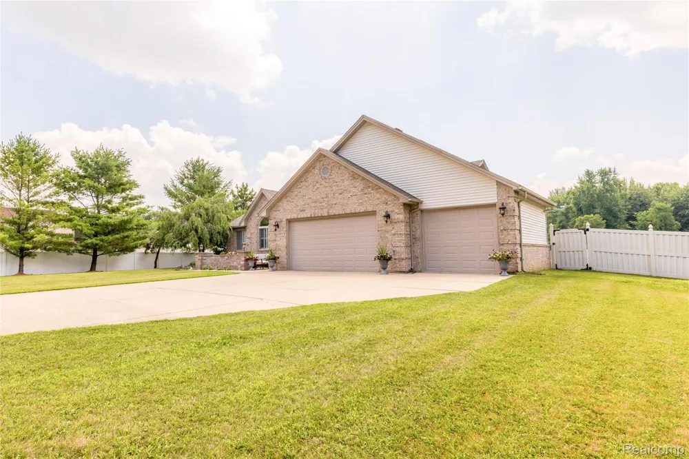 38575 Barth Street Romulus City, MI 48174