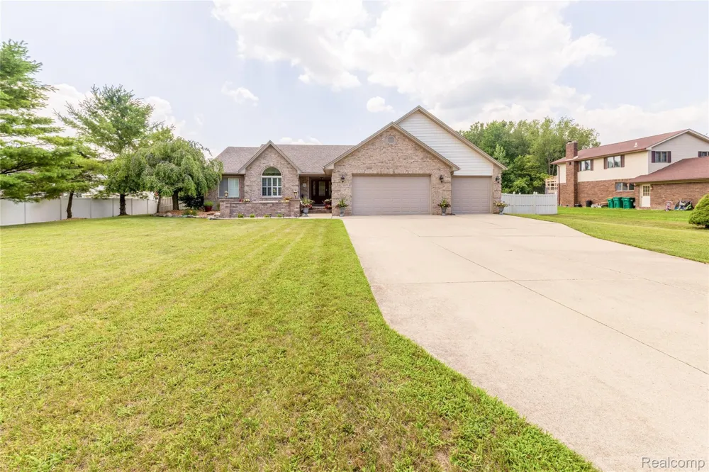 38575 Barth Street Romulus City, MI 48174