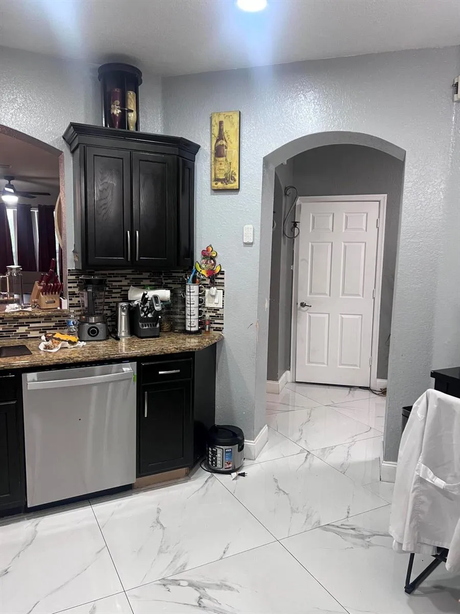 2336 Center Stone Lane Riviera Beach, FL 33404