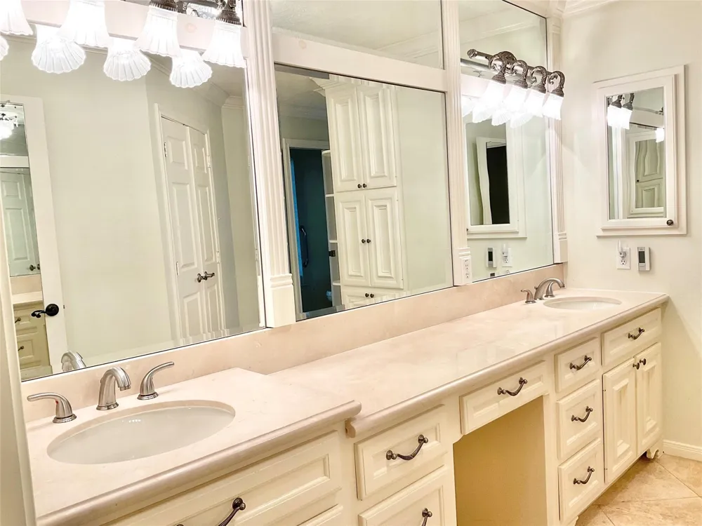 1022 Oak Leaf Street La Porte, TX 77571