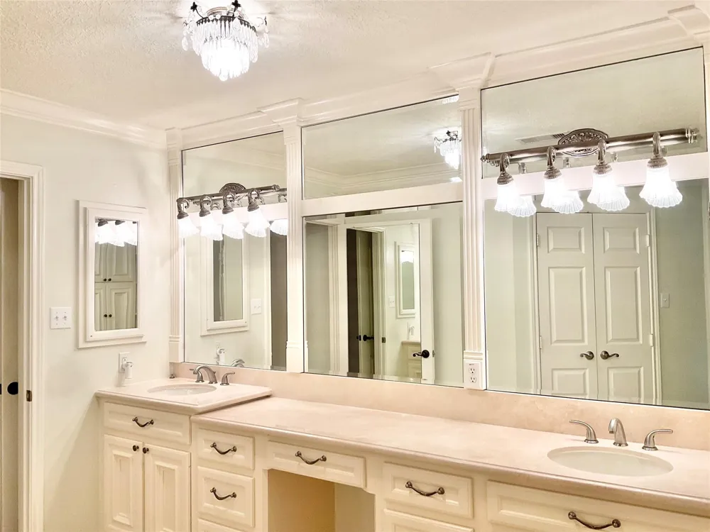 1022 Oak Leaf Street La Porte, TX 77571