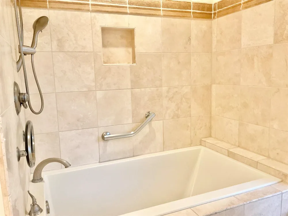 1022 Oak Leaf Street La Porte, TX 77571