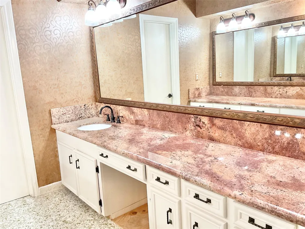1022 Oak Leaf Street La Porte, TX 77571