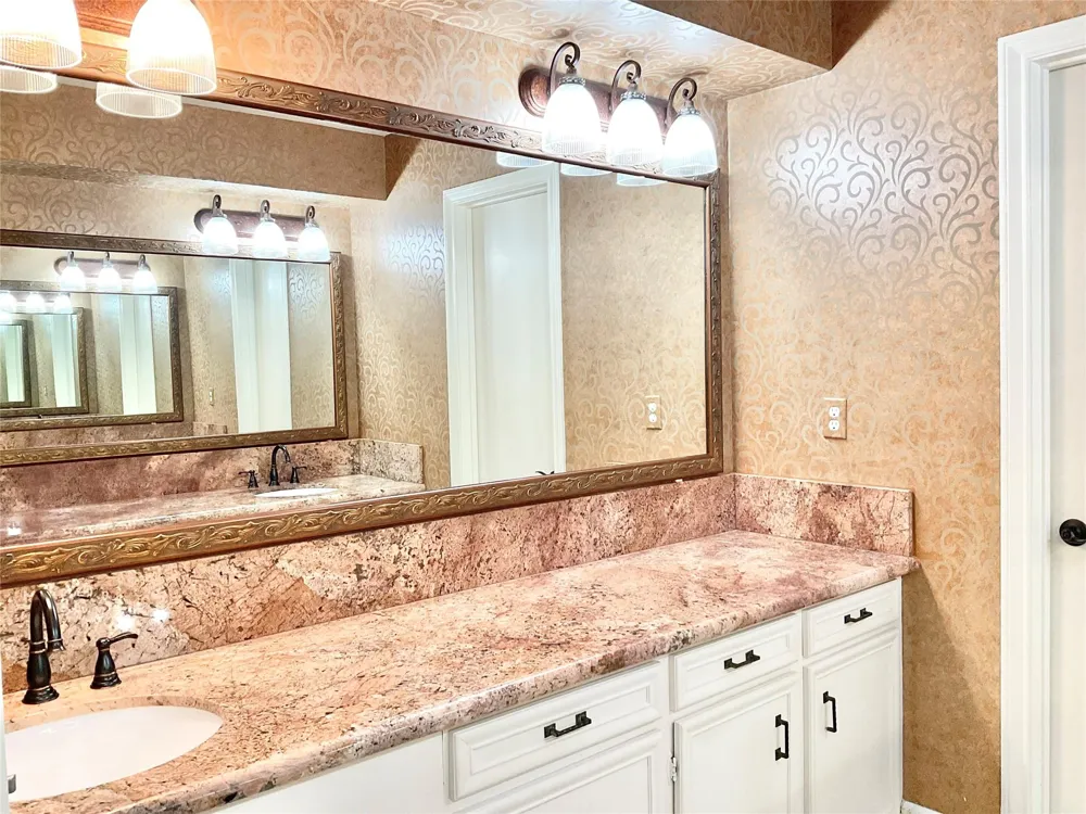 1022 Oak Leaf Street La Porte, TX 77571