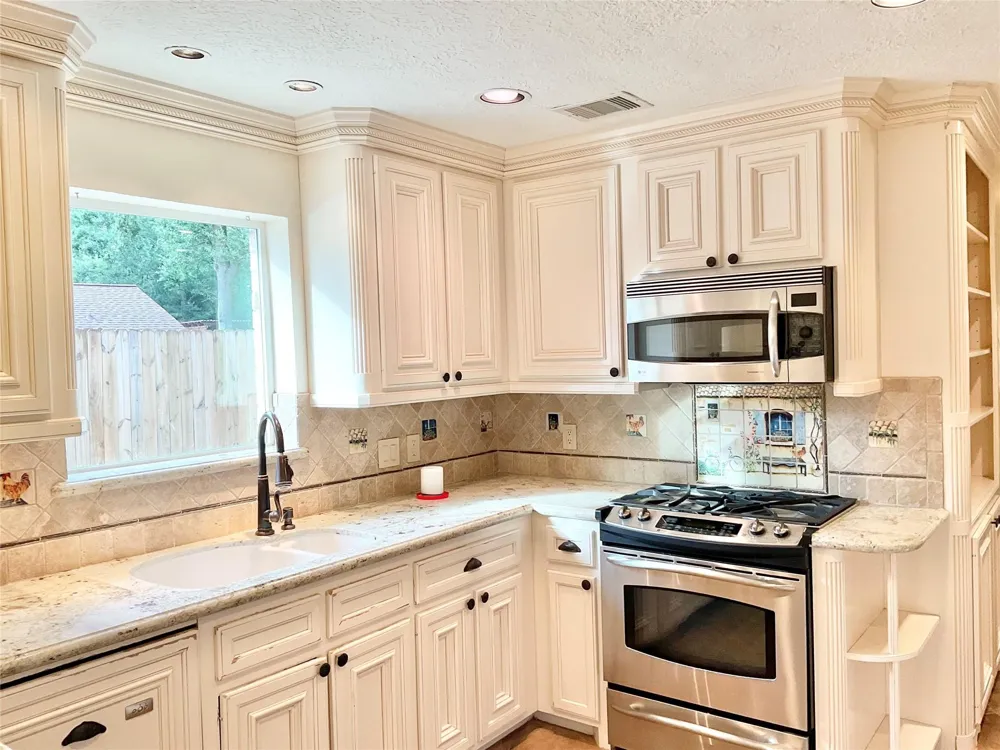 1022 Oak Leaf Street La Porte, TX 77571