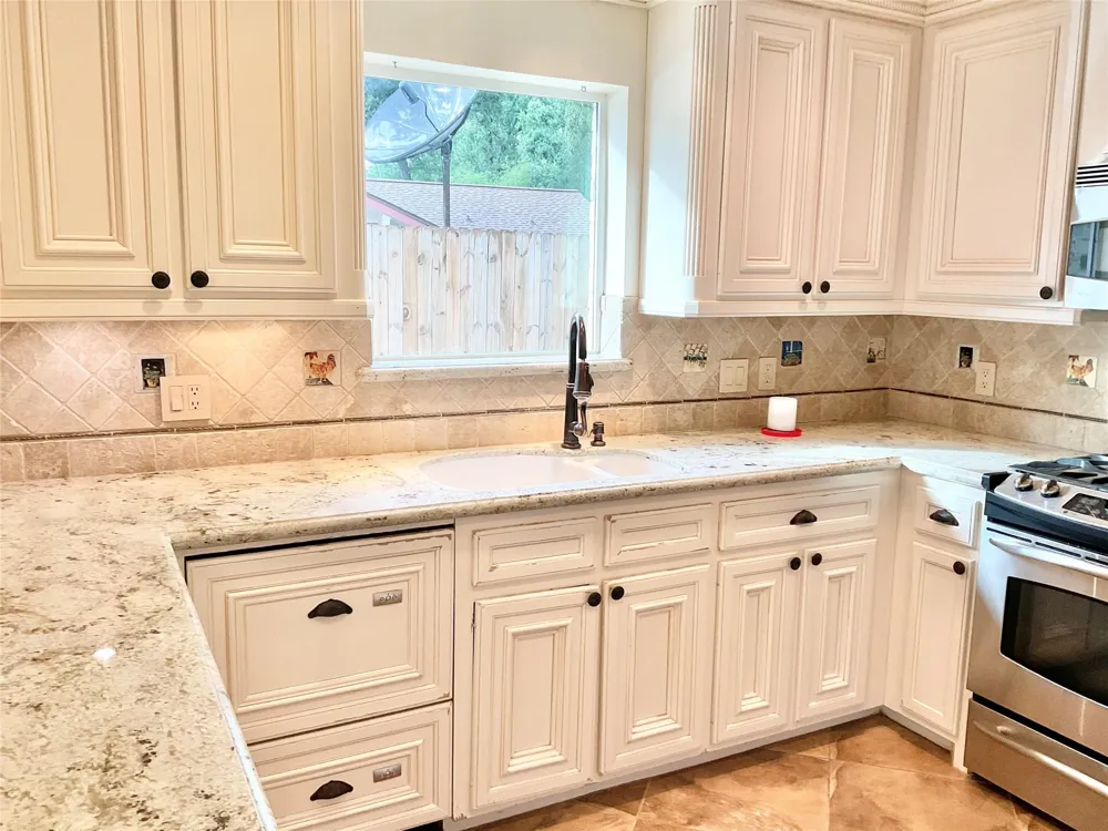 1022 Oak Leaf Street La Porte, TX 77571
