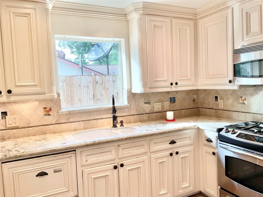 1022 Oak Leaf Street La Porte, TX 77571