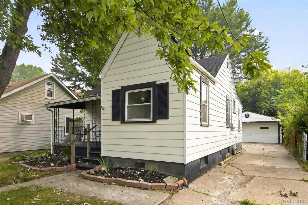 27036 Townley Street Madison Heights City, MI 48071