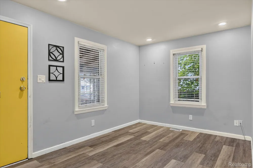 27036 Townley Street Madison Heights City, MI 48071