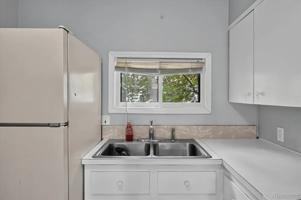 27036 Townley Street Madison Heights City, MI 48071