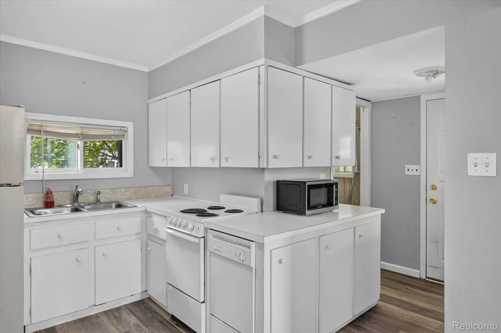 27036 Townley Street Madison Heights City, MI 48071