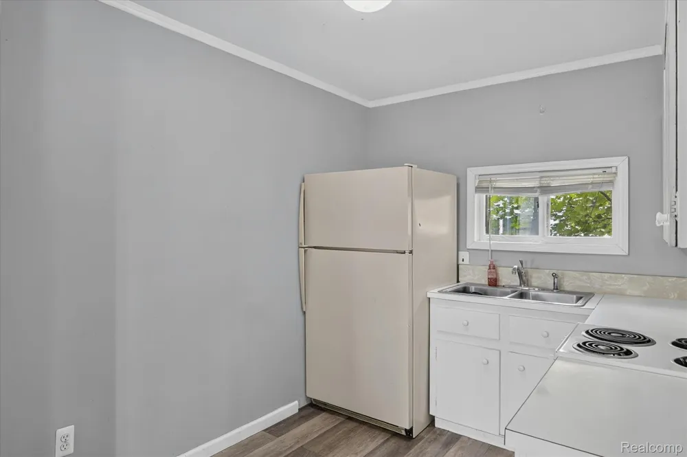 27036 Townley Street Madison Heights City, MI 48071