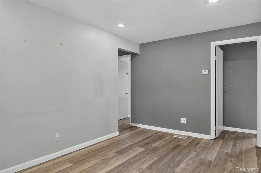 27036 Townley Street Madison Heights City, MI 48071