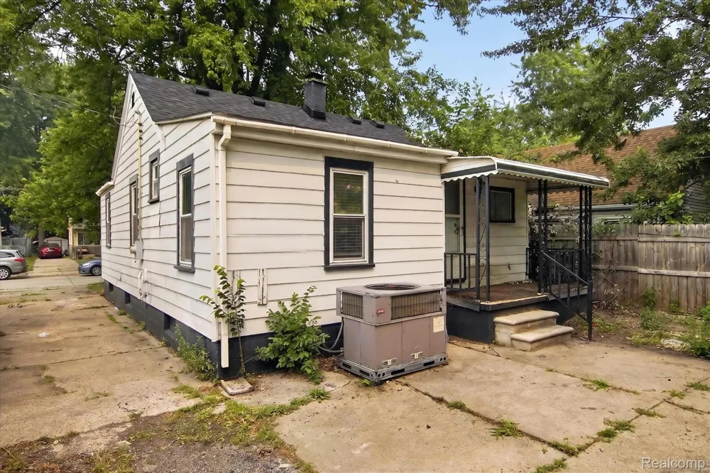 27036 Townley Street Madison Heights City, MI 48071