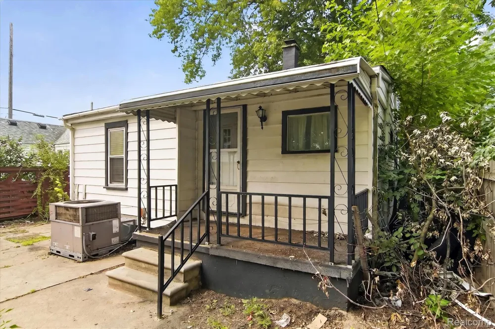 27036 Townley Street Madison Heights City, MI 48071