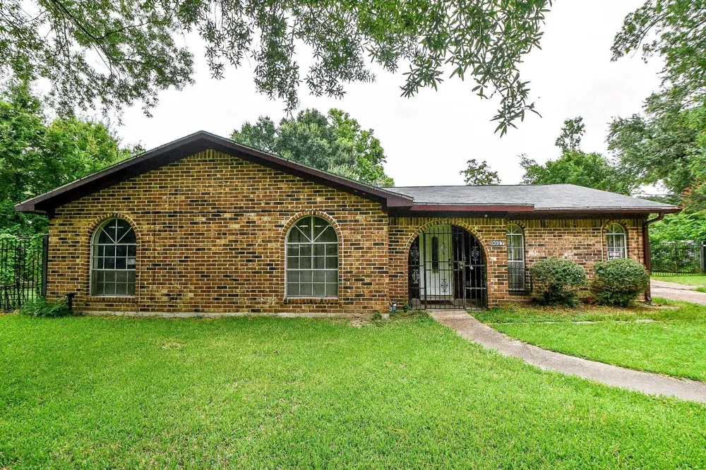 9037 Crestview Drive Houston, TX 77078