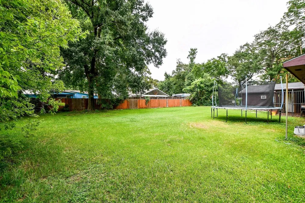 9037 Crestview Drive Houston, TX 77078