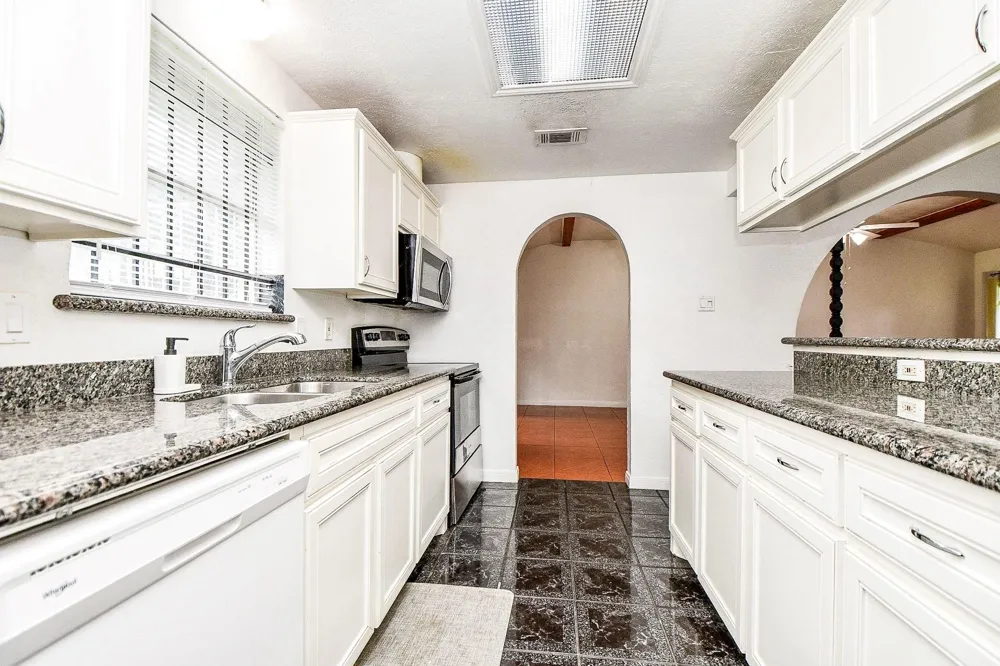 9037 Crestview Drive Houston, TX 77078
