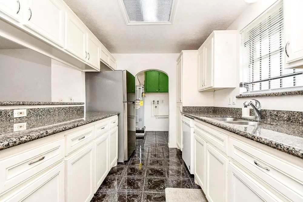 9037 Crestview Drive Houston, TX 77078