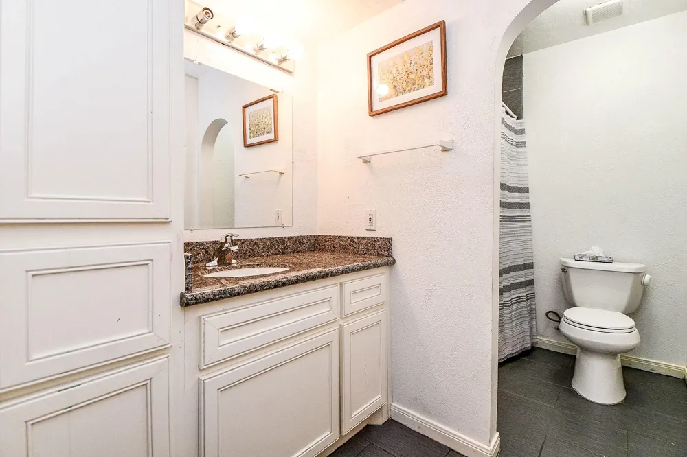 9037 Crestview Drive Houston, TX 77078