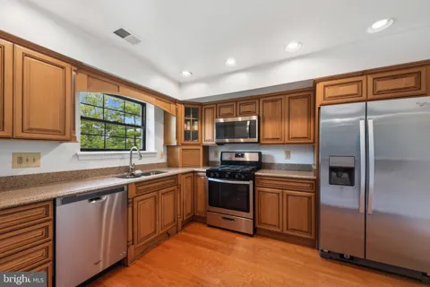 22 ALANBROOKE COURT #22E
