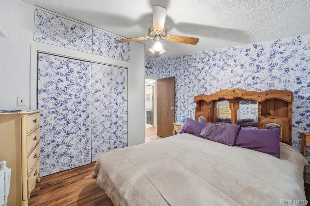 918 Pine Tree Road Lake Orion Village, MI 48362