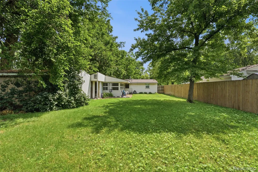 918 Pine Tree Road Lake Orion Village, MI 48362