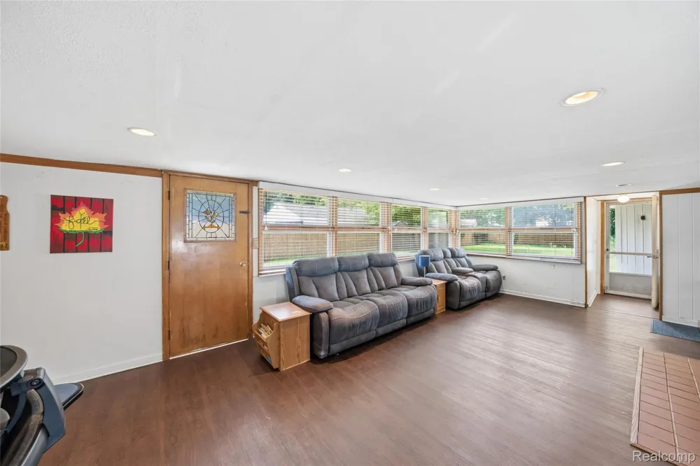 918 Pine Tree Road Lake Orion Village, MI 48362