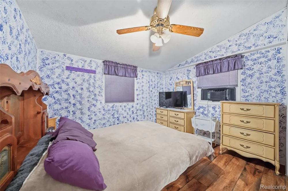 918 Pine Tree Road Lake Orion Village, MI 48362