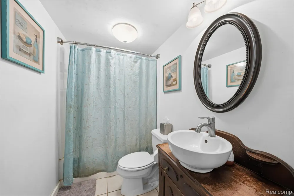 918 Pine Tree Road Lake Orion Village, MI 48362