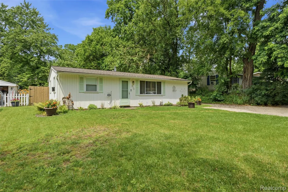 918 Pine Tree Road Lake Orion Village, MI 48362