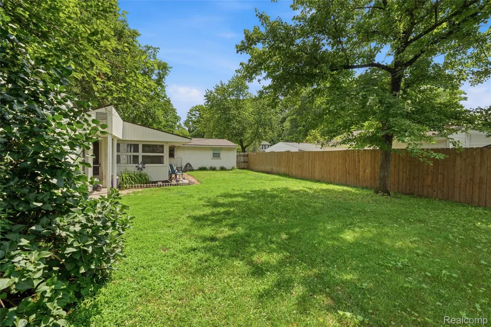 918 Pine Tree Road Lake Orion Village, MI 48362