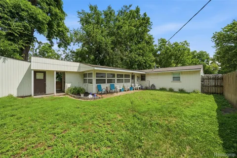 918 Pine Tree Road